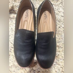 EARTH  “Edna “ black leather slip on loafer. Womens size 10 EUC 1” heel